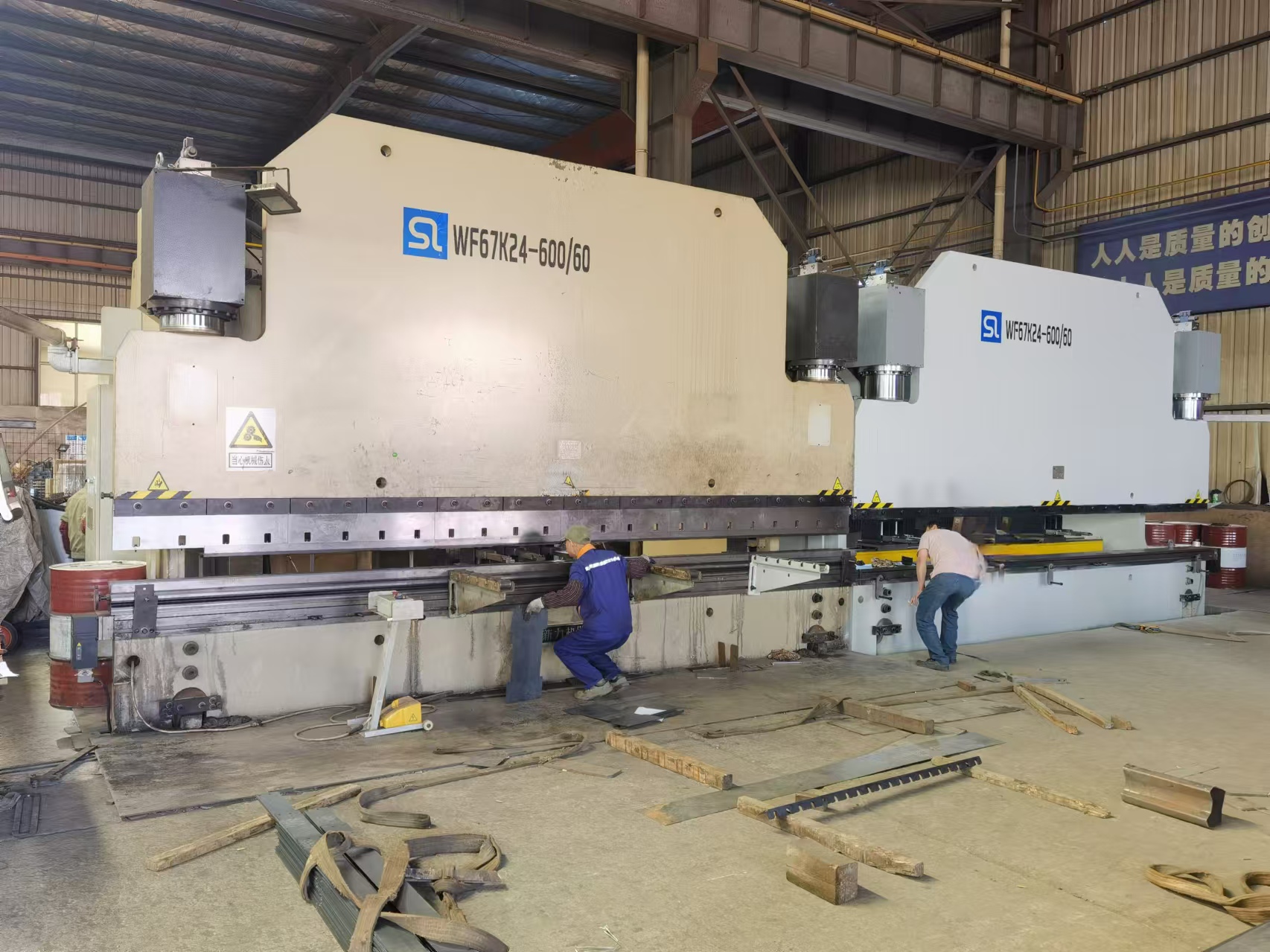 Máy ép thủy lực CNC lai hạng nặng 2-WF67K24-1200T12000 - Ảnh 3