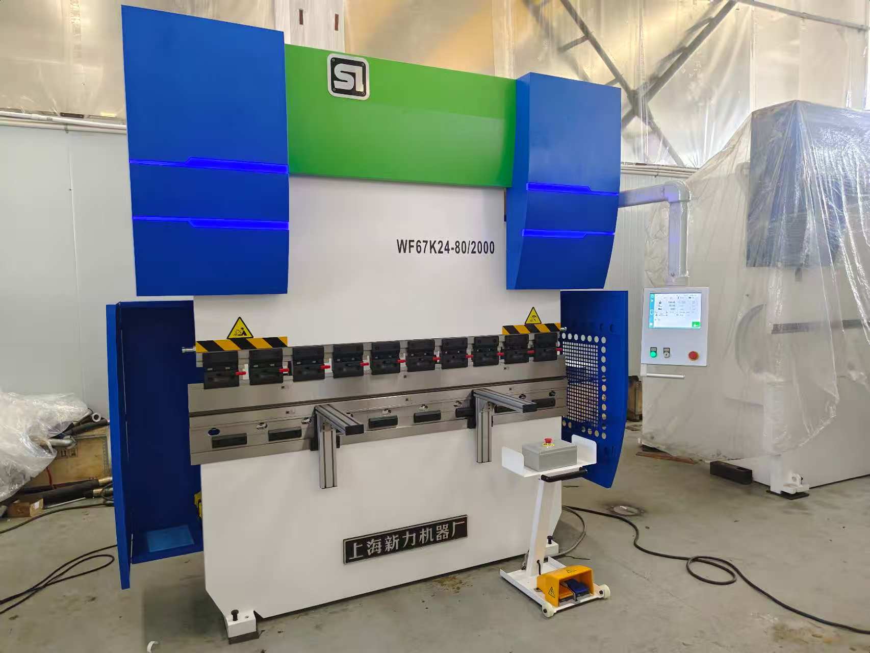 Máy chấn cnc  WF67K-80T2000 Cybtouch12PS