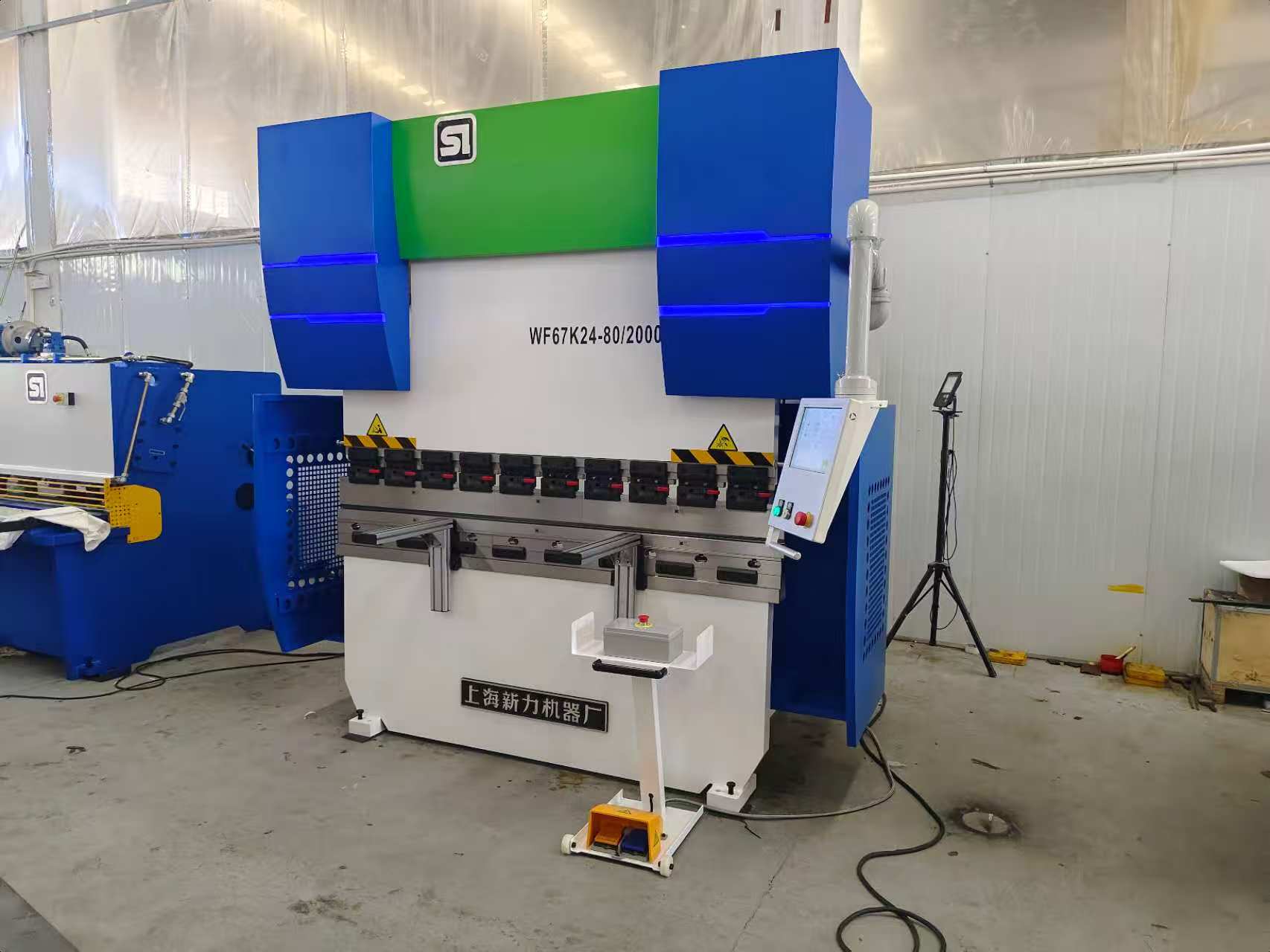 Máy chấn cnc WF67K-80T2000 Cybtouch12PS - Ảnh 3